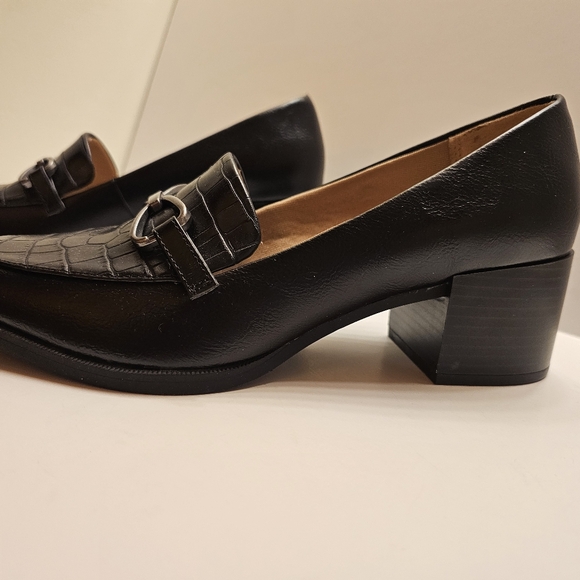 Life Stride Black Crocodile Pattern Loafers - Picture 6 of 9